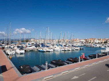 Bağlantı noktasındaki yatlar