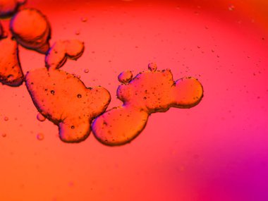 Kırmızı ve beyaz baloncuklu soyut arkaplan