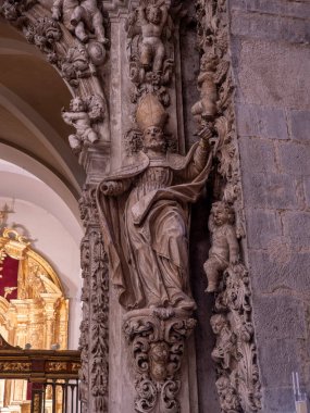 Barbastro Katedrali. SOMONTANO Katedrali 'nin Röportajcısı