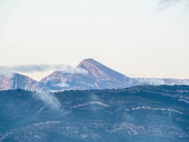Huesca dağ sırasının güzel manzarası, Guara zirvesi..