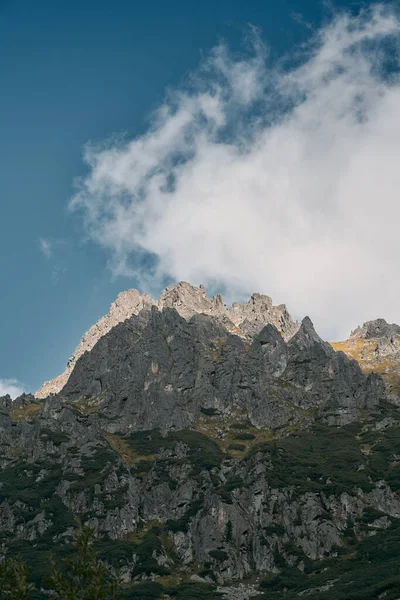 Pico Rocoso Montaña Día Soleado Las Montañas Europeas — Foto de Stock