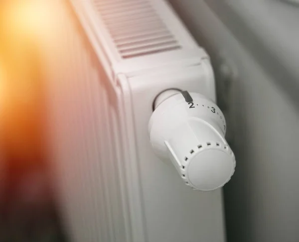 Verhoging Van Thermostaat Radiator Waarde Het Huis Warmen Bij Koud — Stockfoto