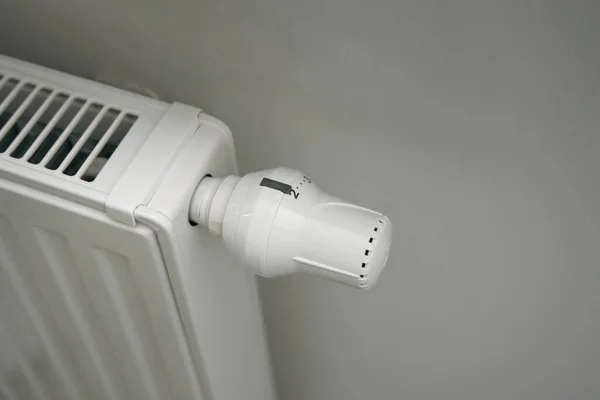 Close Termostato Radiador Aquecimento Regulador Aquecedor Interior Branco Moderno Botão — Fotografia de Stock