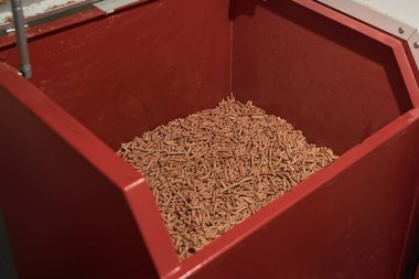 Ahşap topakların detaylı görüntüsü. Alternatif eko yakıtı ısıtma evi için yenilenebilir kereste odunundan yapılır..