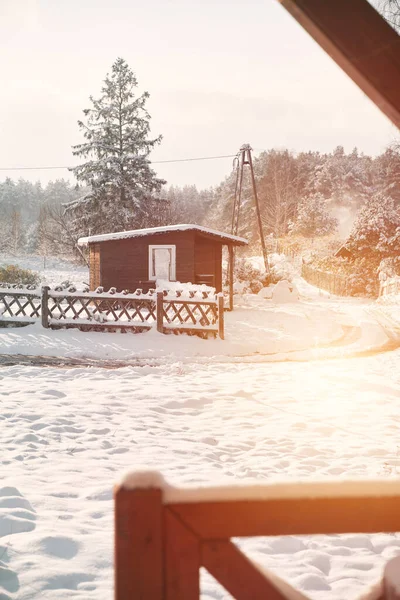 Жилой Дом Зимой Жилой Дом Сельской Местности Покрыт Свежим Снегом — стоковое фото