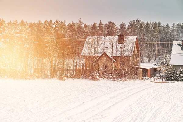 Acogedora Casa Exterior Invierno Casa Madera Área Natural Cubierta Nieve — Foto de Stock