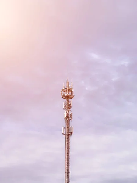 地上からのLte 5Gタワービュー 現代の通信技術の概念 — ストック写真