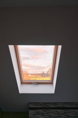 Çatı katı ahşap pencere içi fotoğrafı