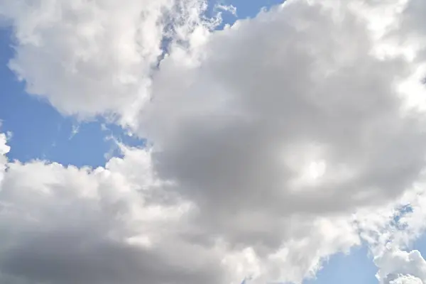 Hintergrund Einer Weißen Wolke Einem Blauen Sommerhimmel Natürlicher Hintergrund Mit — Stockfoto