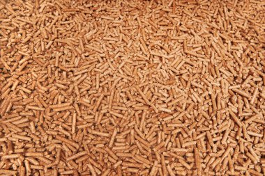 Tahta topak manzaralı. Ekolojik ve sürdürülebilir yakıta yakın çekim. Yenilenebilir ev ısıtma malzemesi. Woodpellet makrosu.