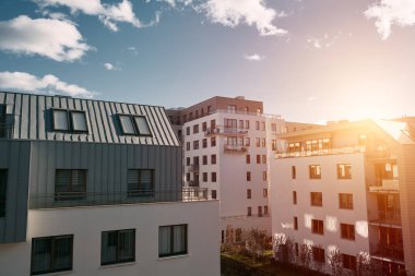 Ab Modern Avrupa apartman kompleksi. Ve dış mekan tesisleri.