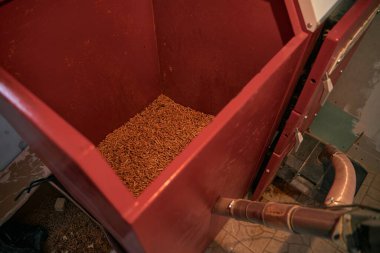 Isıtma sobası ve ahşap topaklar