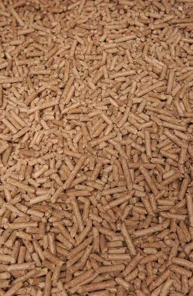 Tahta pelet düzlüğü. Yenilenebilir ve sürdürülebilir yakıt. 6 mm 'lik mermiler ahşap endüstrisinin yan ürünüdür.