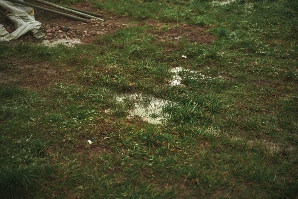 Νερό Στο Έδαφος Προβλήματα Αποχέτευσης Και Αποχέτευσης Δυνατή Βροχή Αγροτικές — Φωτογραφία Αρχείου
