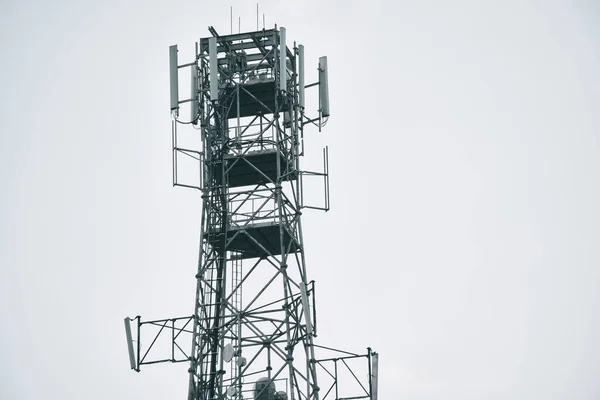 Ein Handy Lte Und Turm Mit Himmelshintergrund — Stockfoto