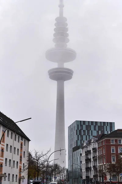 2022年12月25日 德国汉堡 海因里希赫兹特姆著名的白针电视塔 — 图库照片