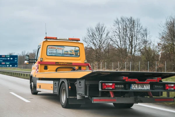 2023 Alemanha Europa Camião Reboque Com Estrada Conceito Assistência Rodoviária — Fotografia de Stock