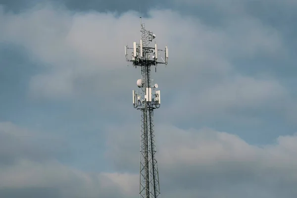 Cep Telefonu Lte Gökyüzü Arkaplanı Olan Kulesi — Stok fotoğraf