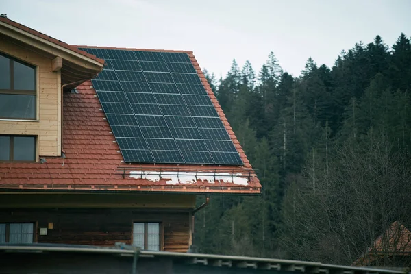 Impianto Solare Fotovoltaico Residenziale Fotovoltaico Converte Luce Solare Direttamente Elettricità — Foto Stock