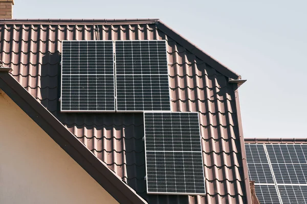 Painéis Fotovoltaicos Telhado Conceito Futuro Sustentável — Fotografia de Stock