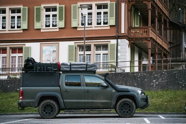 Pickup Truk Dengan Modul Perumahan Suv Untuk Seluruh Keluarga Siap — Stok Foto