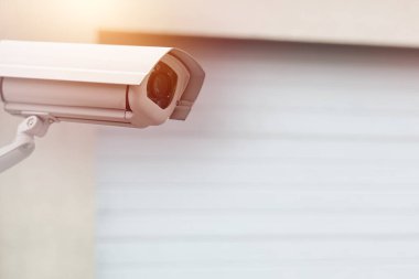 Açık hava güvenlik kamerası. IP CCTV sistemi ile korunuyor. Ağlar ve kablosuz izleme sistemi. Ev ve ofis güvenliği