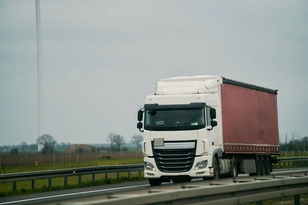 Camião Entregas Auto Estrada Europa Semi Caminhão Com Reboque Carga — Fotografia de Stock
