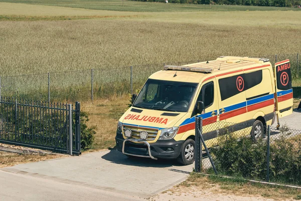 Ambulans Zewnątrz Ciężarówka Karetki Wezwanie Mieście Pogotowie Medyczne Pracownicy Pierwszej — Zdjęcie stockowe