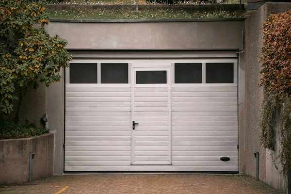 Porta Del Garage Casa Lusso Moderna Con Doppia Porta Del — Foto Stock