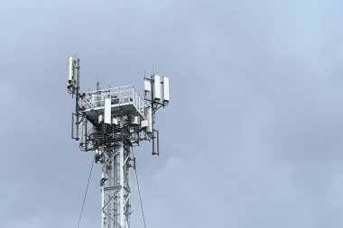 Bağlantıda devrim yaratıyor. Dijital Dönüşüm etkinleştiriliyor. Gökyüzündeki 5G ve 4G Hücresel Ağlarına Güç Veren Telekom Kuleleri