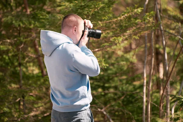 stock image Photogrpaher in Alps. A male photographer in the beautiful Alpine mountains