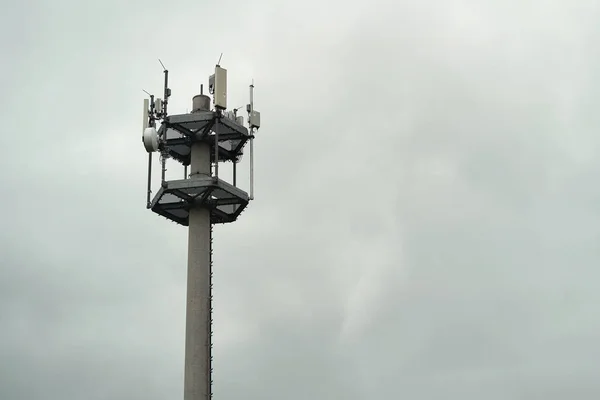Dijital Dönüşüm Etkinleştiriliyor Gelişmiş Telekomünikasyon Anteni Teknolojisi Aracılığıyla Lte Nesnelerin — Stok fotoğraf