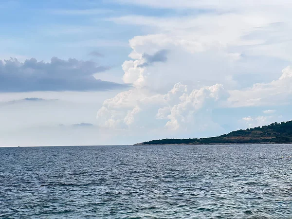 Tropikal Cennet 'te tatil. Romantik deniz sahili arka planı.