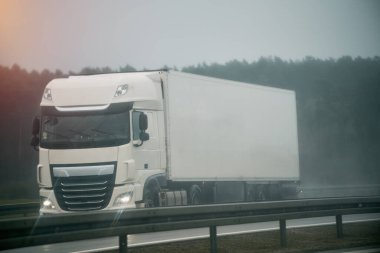 Avrupa Lojistiği. Otobanlarda Yolculuk, Modern Kamyonlar Yolları Fethetti ve Malları Teslim Etti