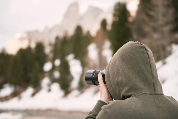 Fotograf Který Ponořil Ohromujících Alpských Hor Fotograf Venku — Stock fotografie