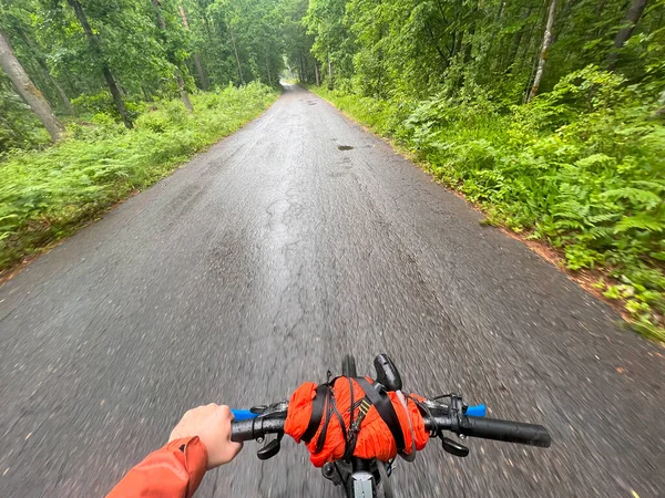 Cykeltur Till Skogen Resa Cykeltur Cykel Packning Pov Resenär Resa — Stockfoto