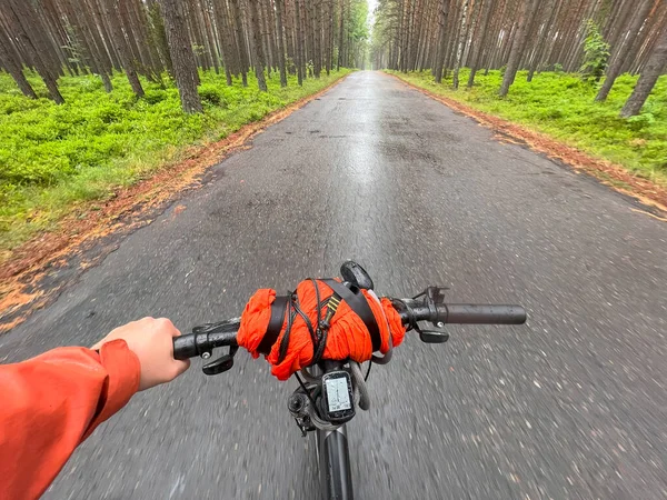Cykeltur Till Skogen Resa Cykeltur Cykel Packning Pov Resenär Resa — Stockfoto