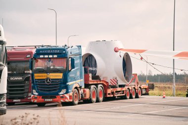 08.04.2023 Poland, Europe. A large semi truck carrying a wind turbine section on the back of it's trailer. Convoi Exceptionnel  translation: 