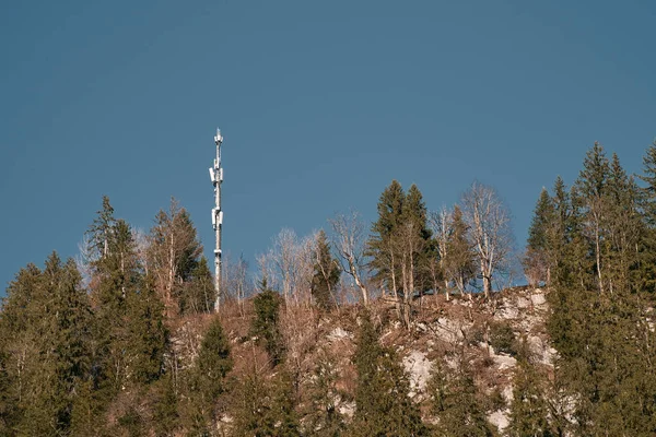 Bağlantıda devrim yaratıyor. Dijital Dönüşüm etkinleştiriliyor. Gökyüzündeki 5G ve 4G Hücresel Ağlarına Güç Veren Telekom Kuleleri