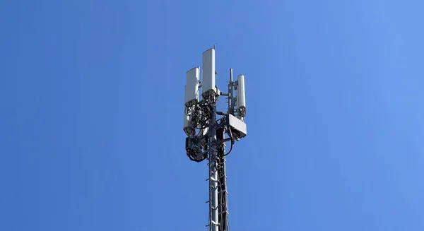 Mast Telekommunikationsturm Von Und Mobilfunk Makro Basisstation Funknetzwerk Telekommunikationsausrüstung Mit — Stockfoto