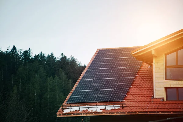 Duurzaam Leven Onder Zon Landelijke Fotovoltaïsche Energie Moderne Architectuur — Stockfoto