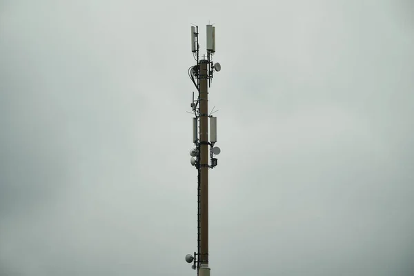 Torre Celular Paisagem Rural Conectando Comunidades Com Redes Torre Internet — Fotografia de Stock