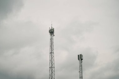 Dijital Dönüşüm etkinleştiriliyor. Gelişmiş Telekomünikasyon Anteni Teknolojisi aracılığıyla 5G, LTE ve Nesnelerin İnternetini Keşfediyor