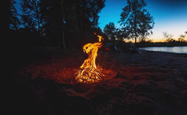 Rustic Evening Water Bonfire Adventure Riverside Camp — Stock Photo, Image