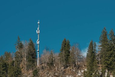 Dijital Dönüşüm etkinleştiriliyor. Gelişmiş Telekomünikasyon Anteni Teknolojisi aracılığıyla 5G, LTE ve Nesnelerin İnternetini Keşfediyor