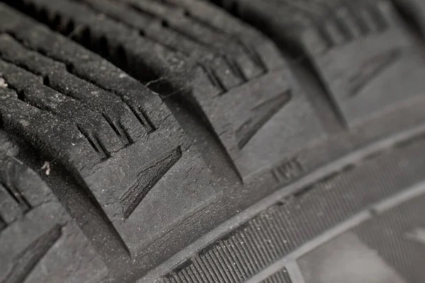 Desgaste Neumáticos Envejecidos Vista Cerca Caucho Agrietado Con Implicaciones Seguridad —  Fotos de Stock