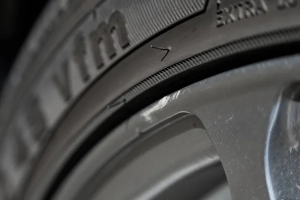 Gehackte Leichtmetallräder Abrieb Von Silbernen Leichtmetallrädern Rand Des Rades Reparatur — Stockfoto