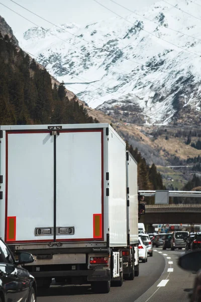 Logística Europeia Viagem Através Rodovias Caminhões Modernos Conquistar Estradas Entregar — Fotografia de Stock