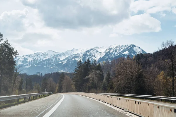Manzaralı Dağ Yolu Manzarası Avrupa Nın Renkli Doğası Nda Çarpıcı — Stok fotoğraf