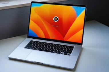 06.09.2023 Polonya Avrupa. Retina ekranlı 16 inç MacBook Pro. Yüksek Performans MacOS Laptop